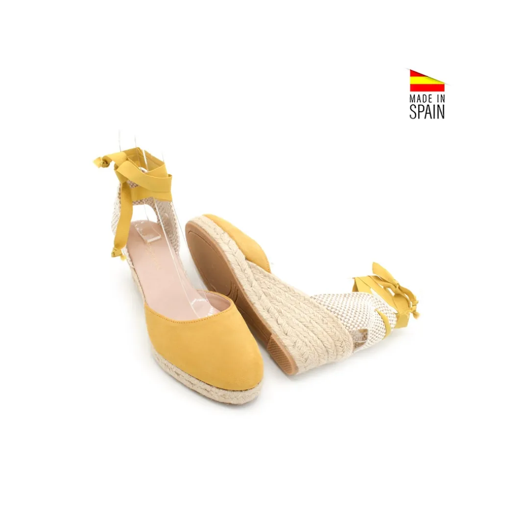 Alpargata amarilla con cuña media de ante