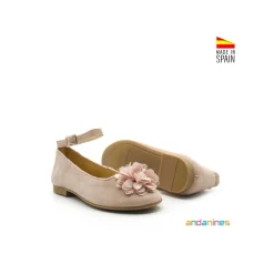 Bailarina ante rosa empolvado con pulsera