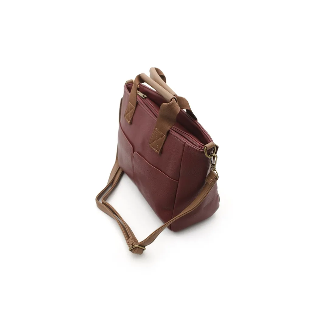 Bolso con solapa burdeos