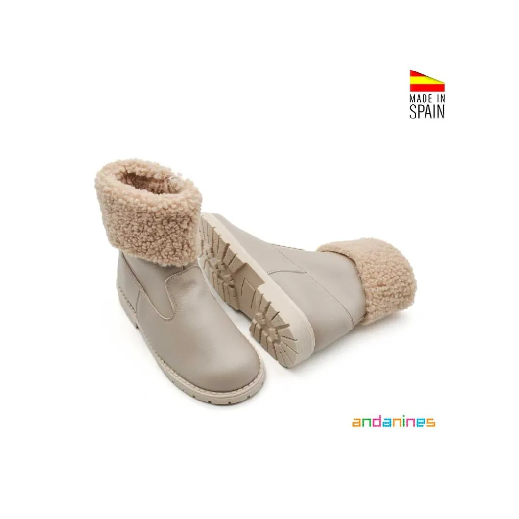 Bota beige con borreguito