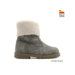 Bota gris con borreguito