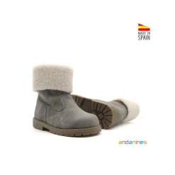 Bota gris con borreguito