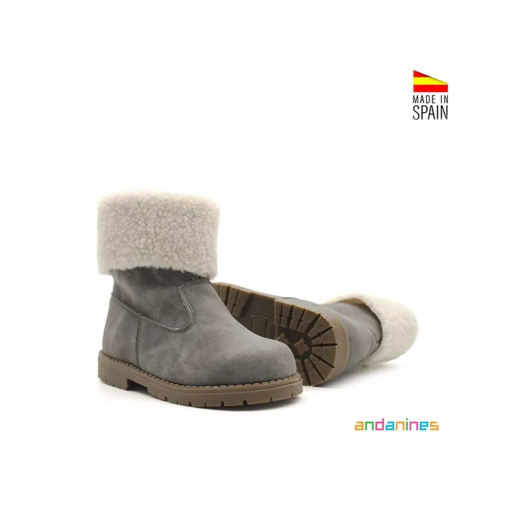 Bota gris con borreguito