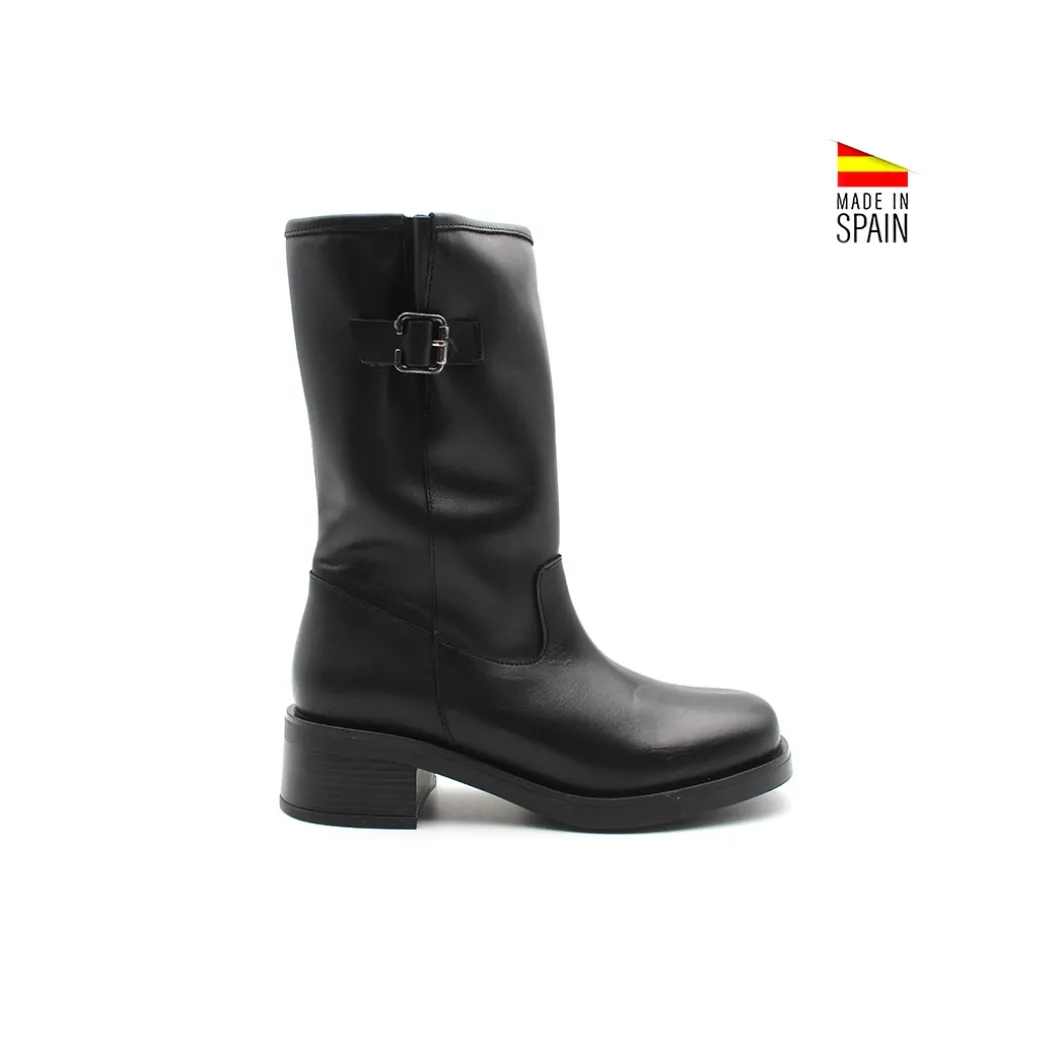 Bota media caña negra de piel