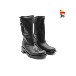 Bota media caña negra de piel