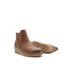 Botin camel con cuña estilo chelsea