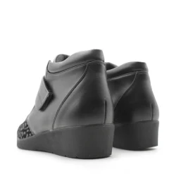 Botin negro con cuña de talla especial