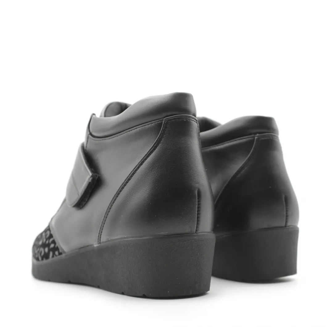 Botin negro con cuña de talla especial