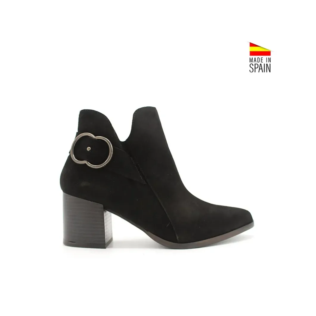 Botin tobillero negro con tacón