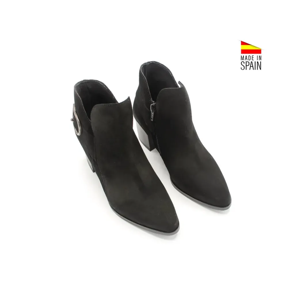 Botin tobillero negro con tacón