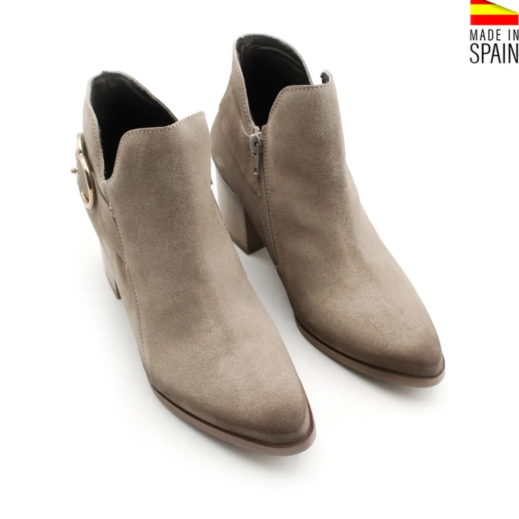 Botín tobillero beige con tacón