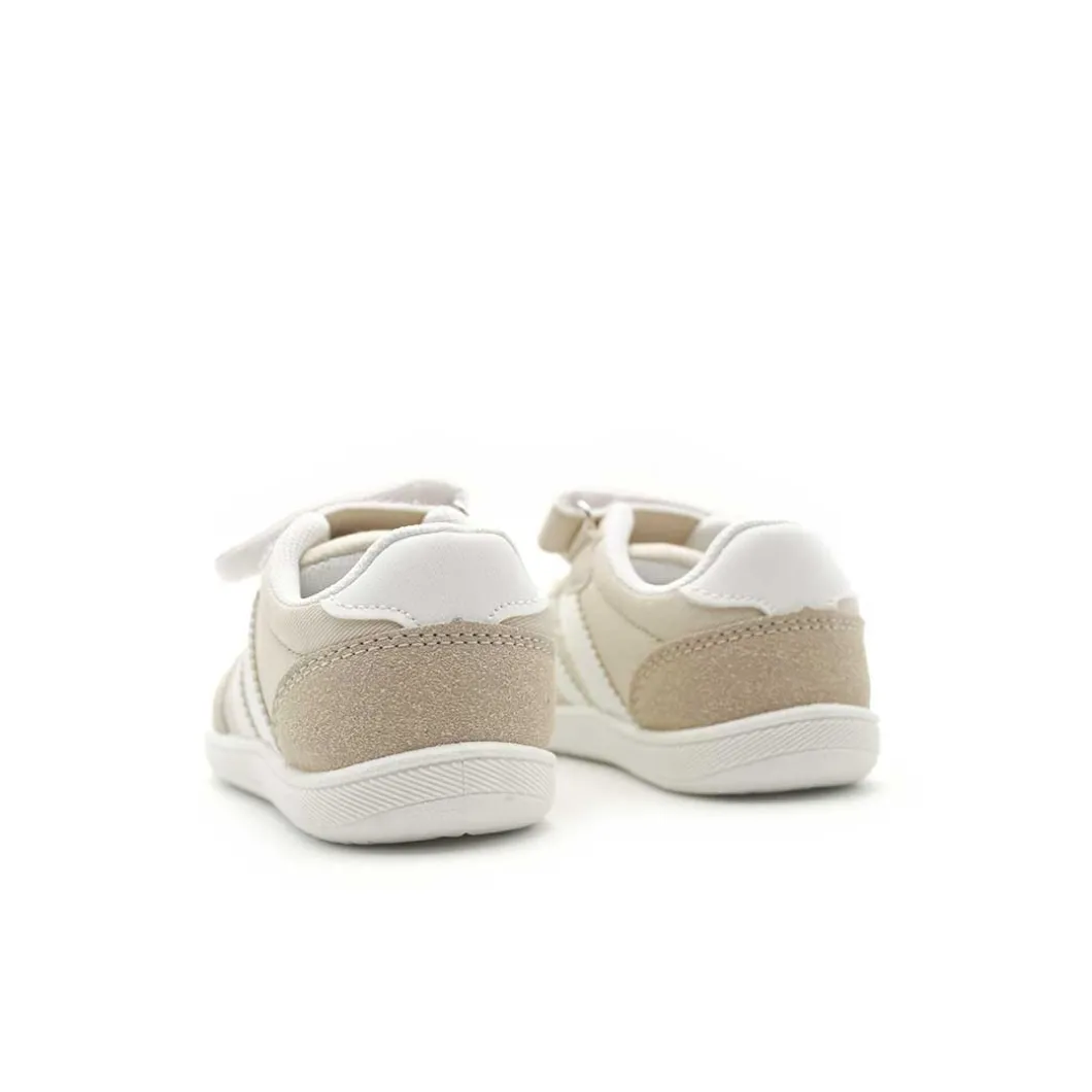 Deportiva respetuosa beige infantil