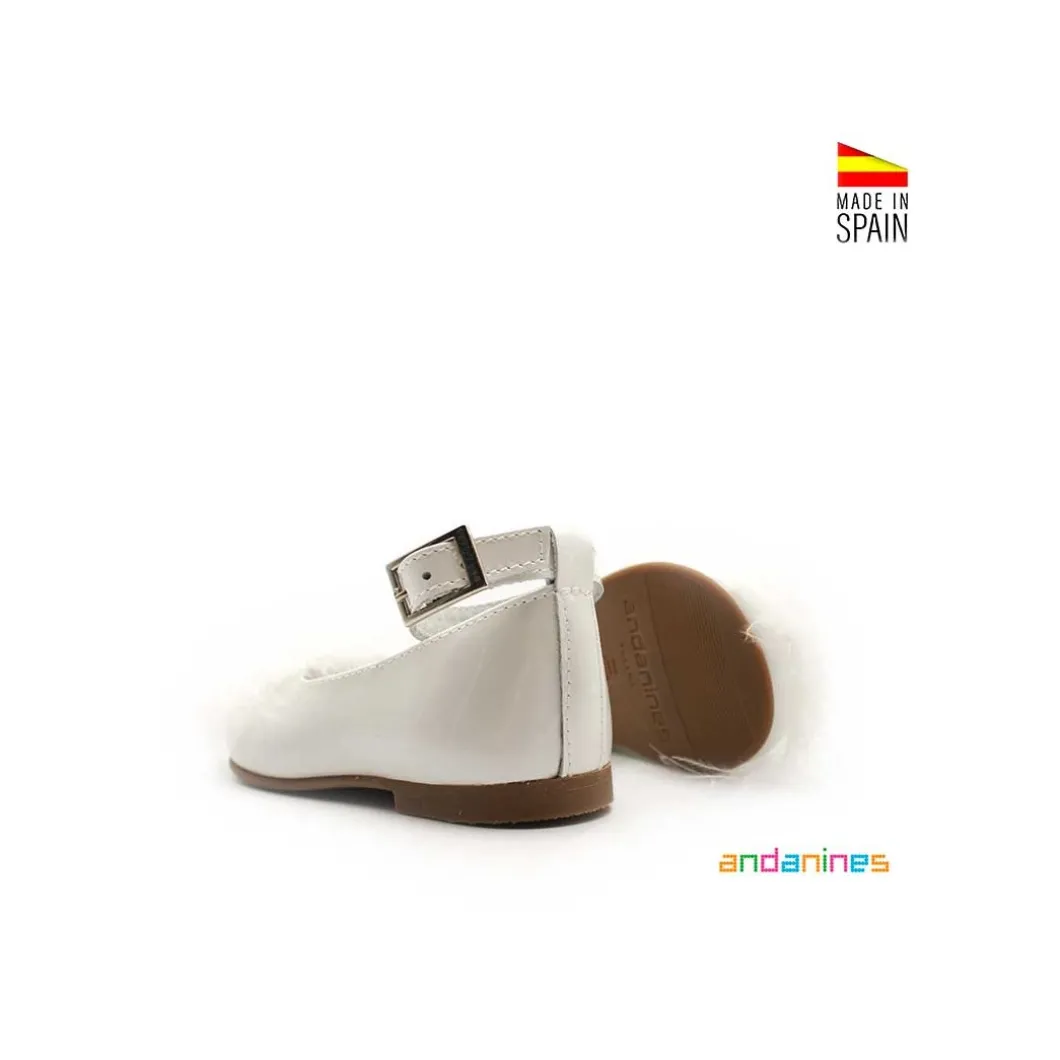 Mercedita blanca piel con plumitas