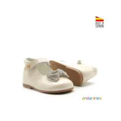 Mercedita charol beige lazo strass
