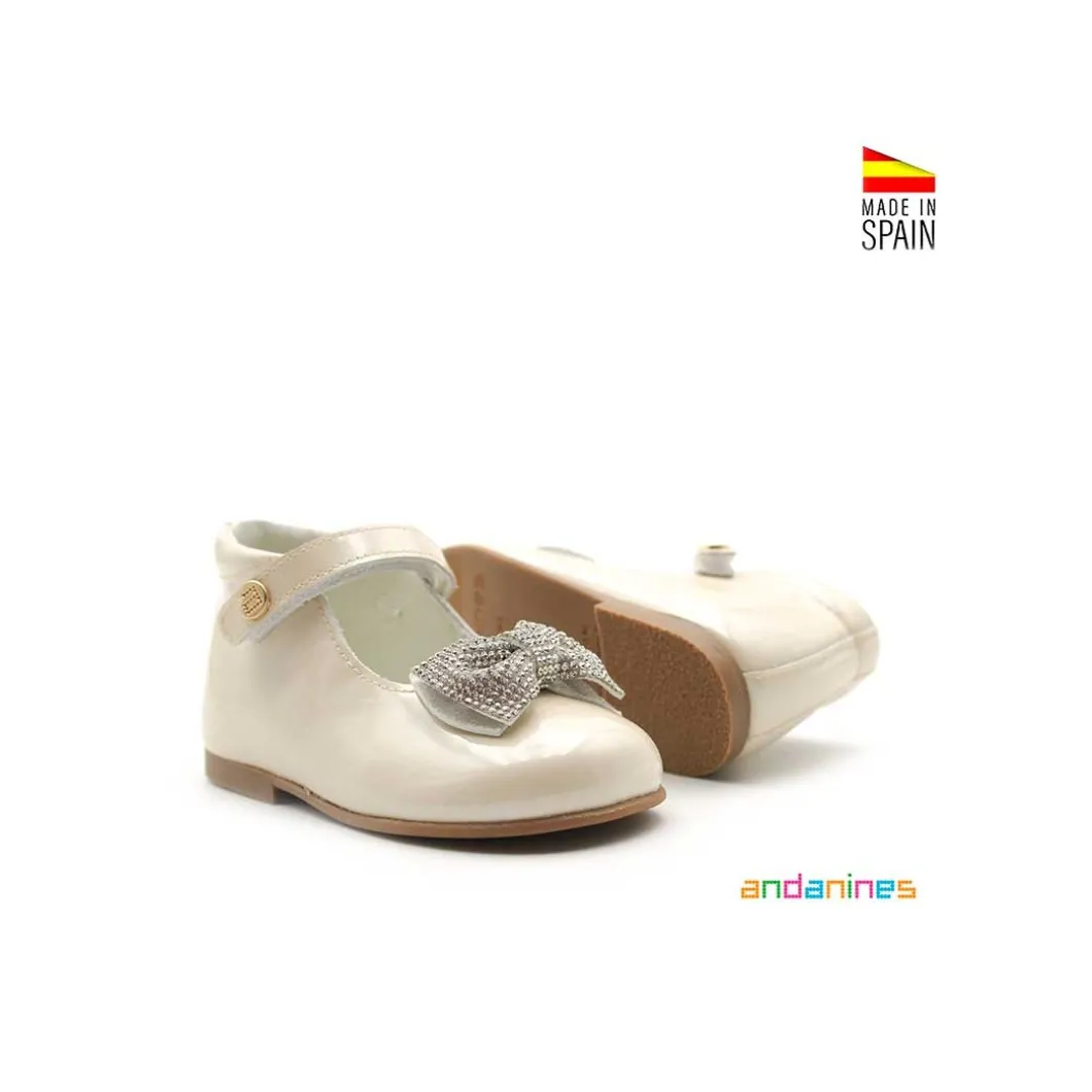 Mercedita charol beige lazo strass