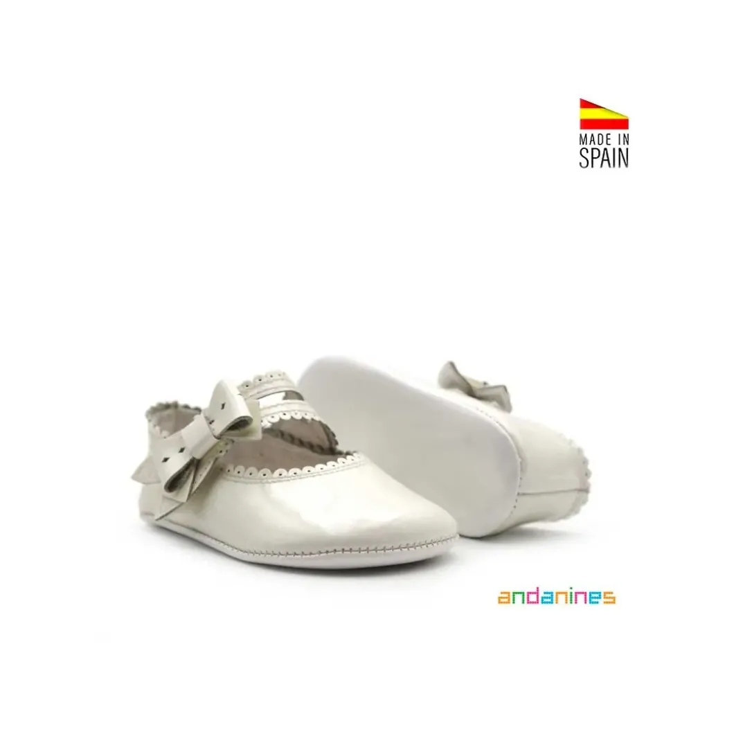 Mercedita perla charol primeros pasos