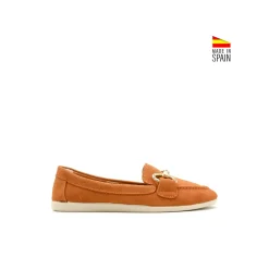 Mocasín ante naranja
