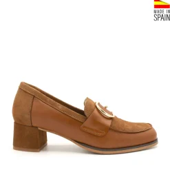 Mocasín camel ante/piel con hebilla y tacón