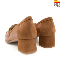 Mocasín camel ante/piel con hebilla y tacón