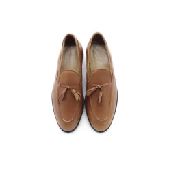 Mocasín con borlas camel de piel