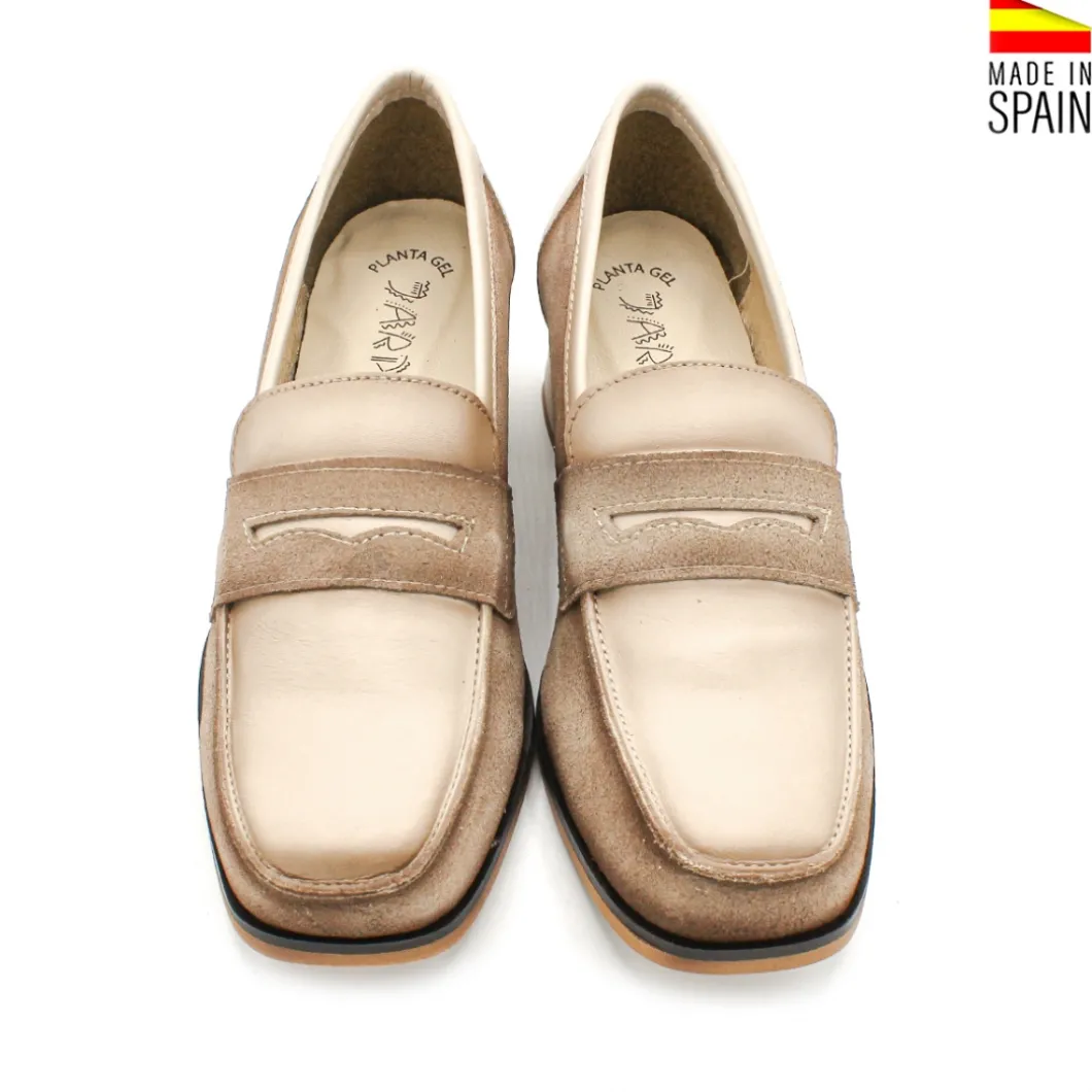 Mocasín con tacón beige de piel y ante