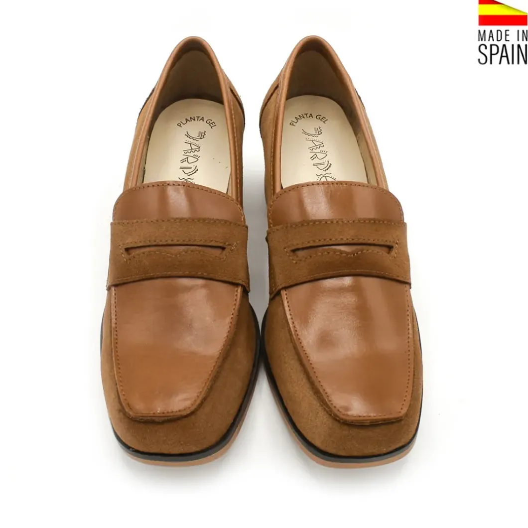 Mocasín con tacón marrón de piel y ante