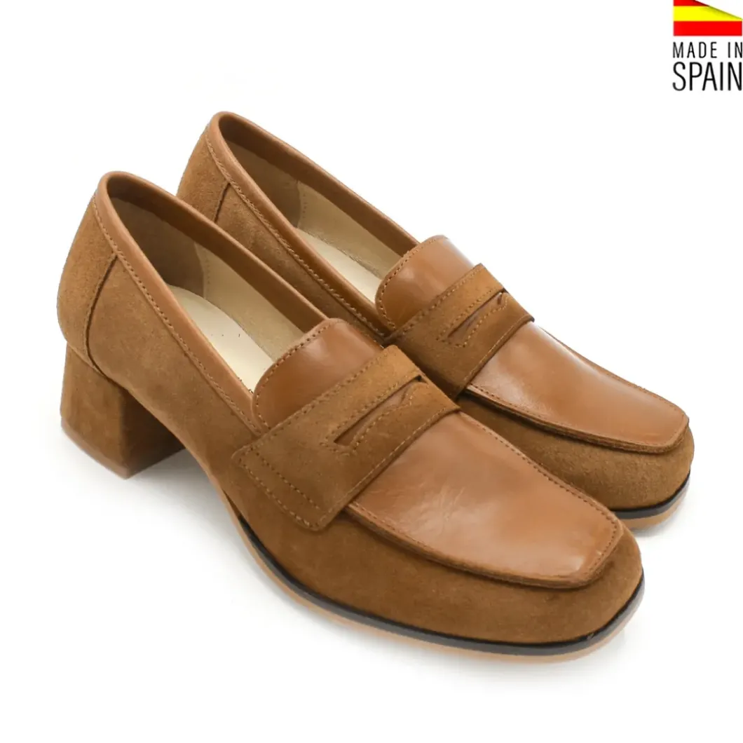 Mocasín con tacón marrón de piel y ante