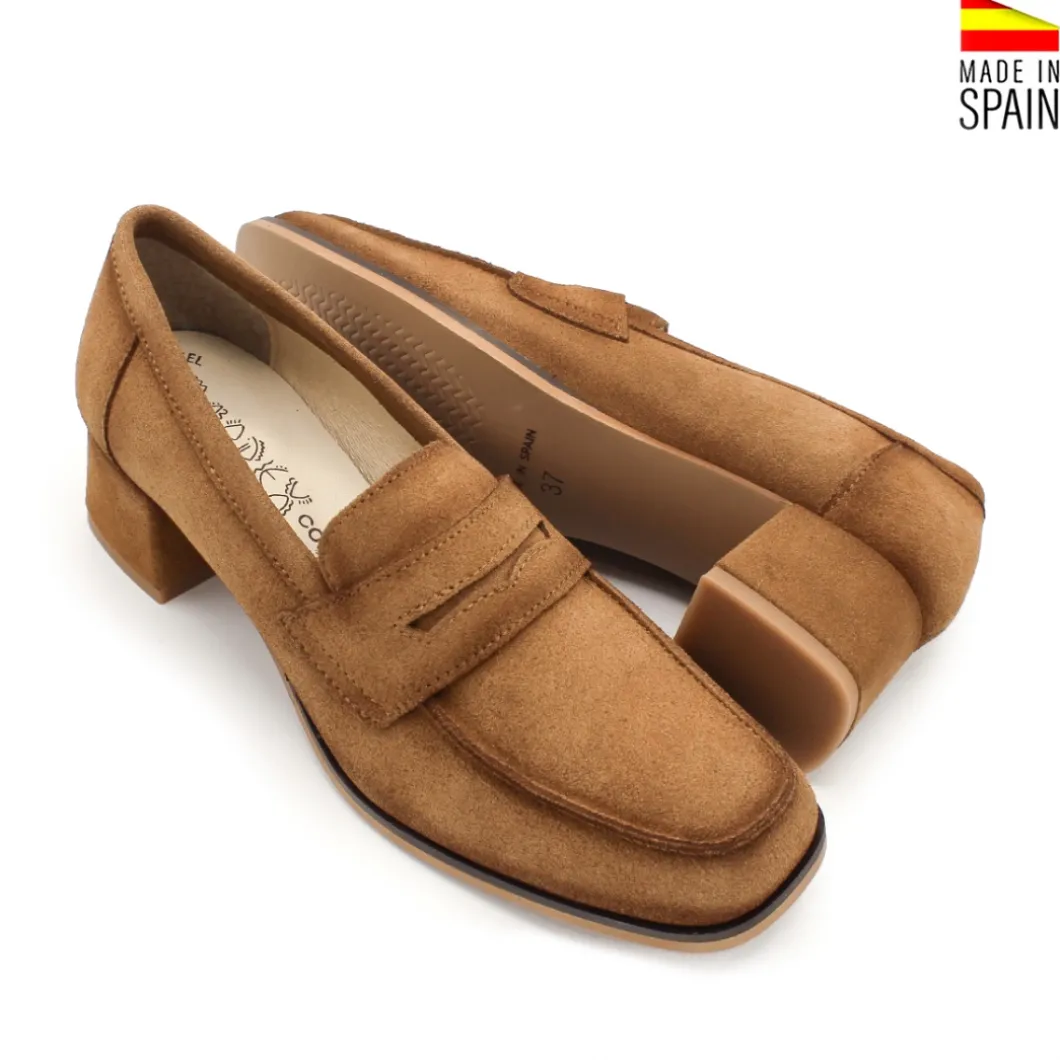 Mocasín de ante con tacón medio camel