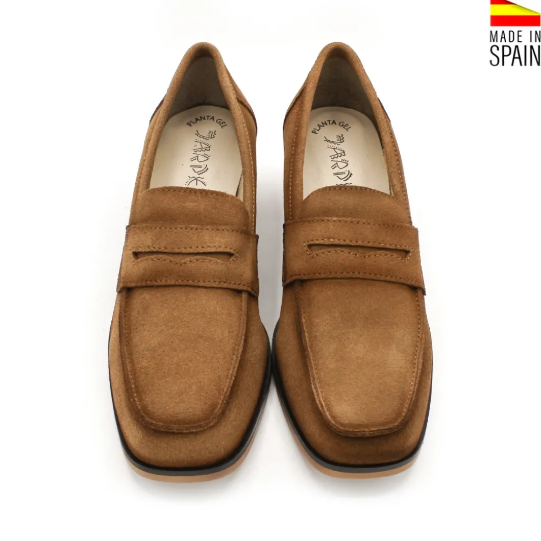 Mocasín de ante con tacón medio camel