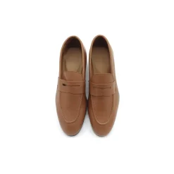 Mocasín de piel camel con antifaz