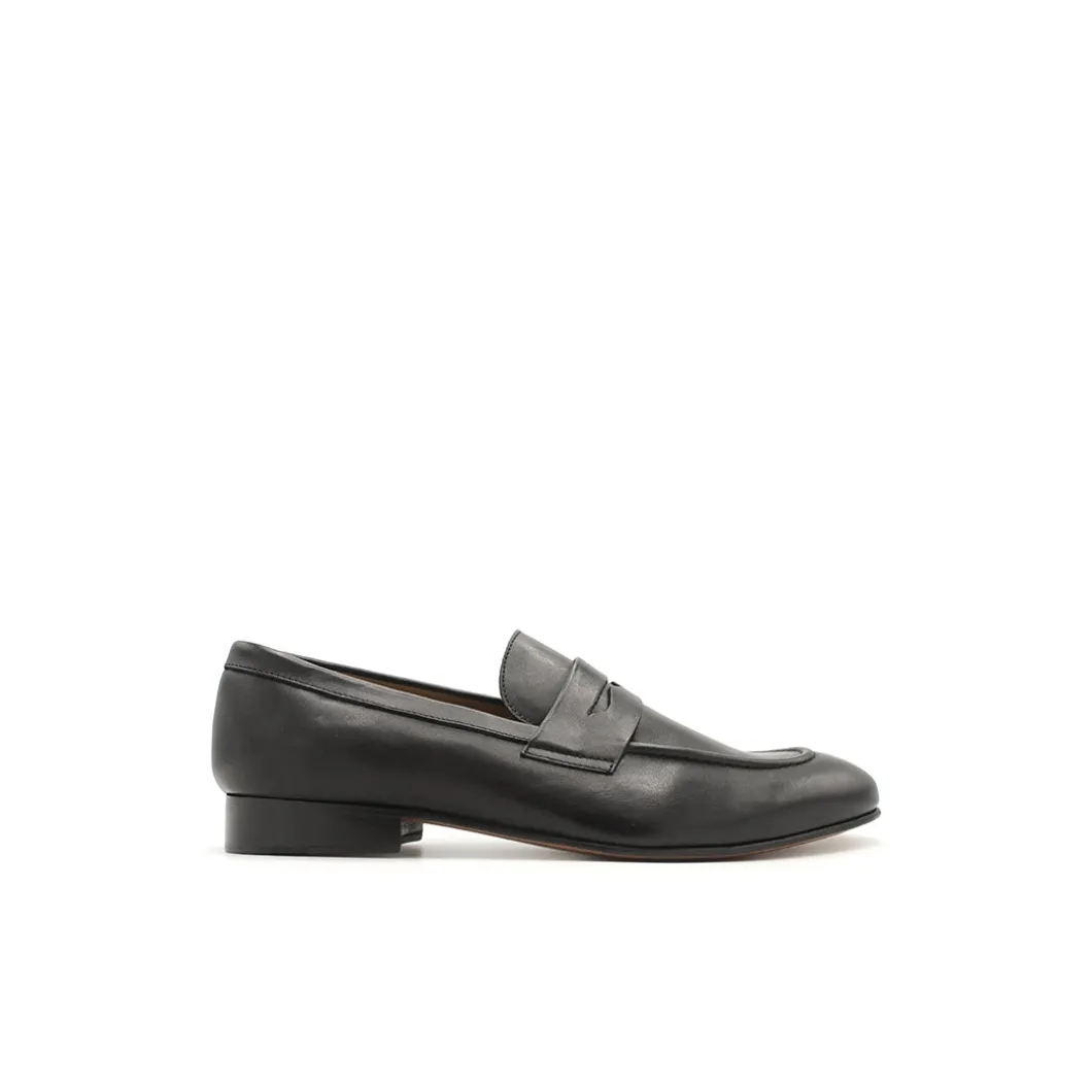Mocasín de piel negro con antifaz