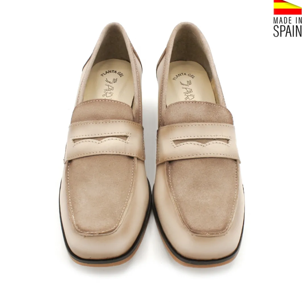 Mocasín tacón beige de ante y piel
