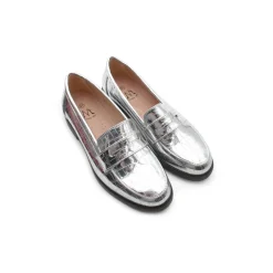 Mocasín talla grande plata