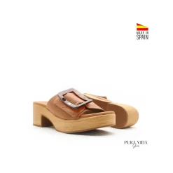 Mule camel piel con hebilla carey