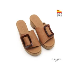 Mule camel piel con hebilla carey