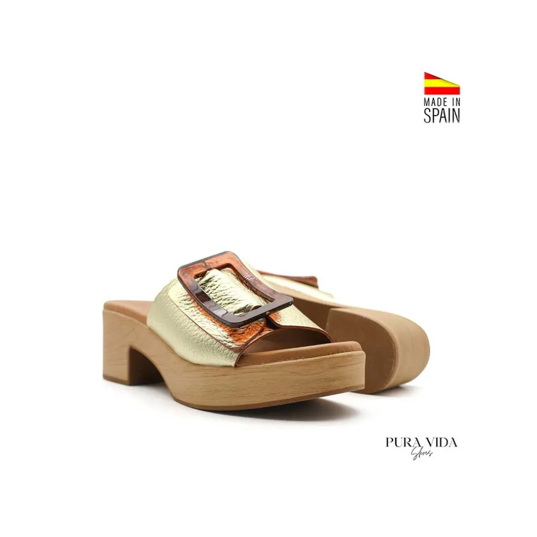 Mule dorado piel con hebilla carey