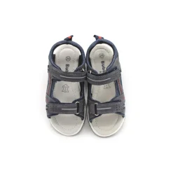 Sandalia azul marino estilo deportiva con velcros