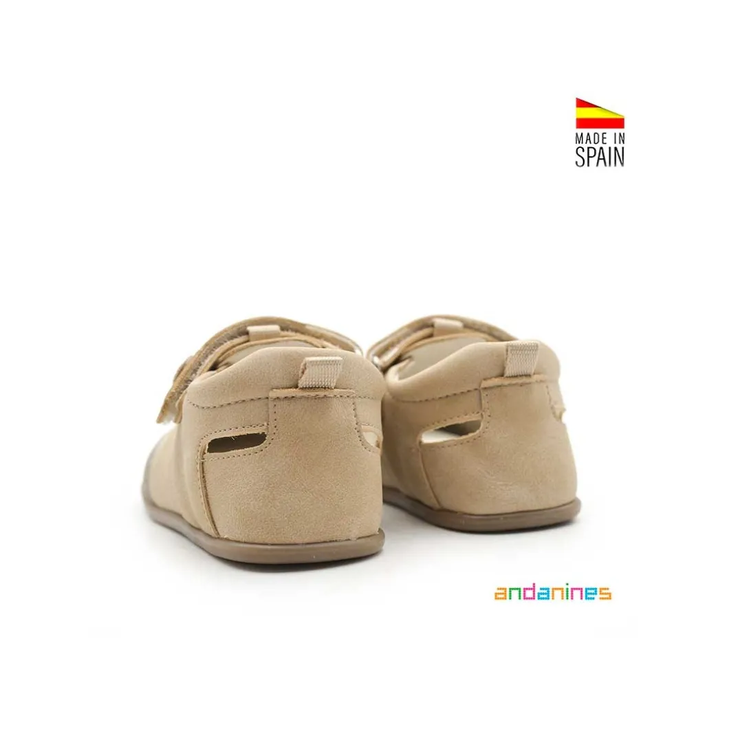 Sandalia baby cerrada beige
