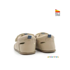 Sandalia baby cerrada taupe jeans