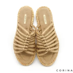 Sandalia beige con tiras de rafia