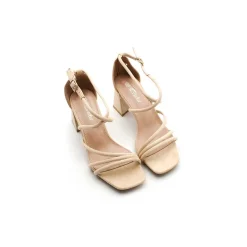 Sandalia beige tacón ancho​