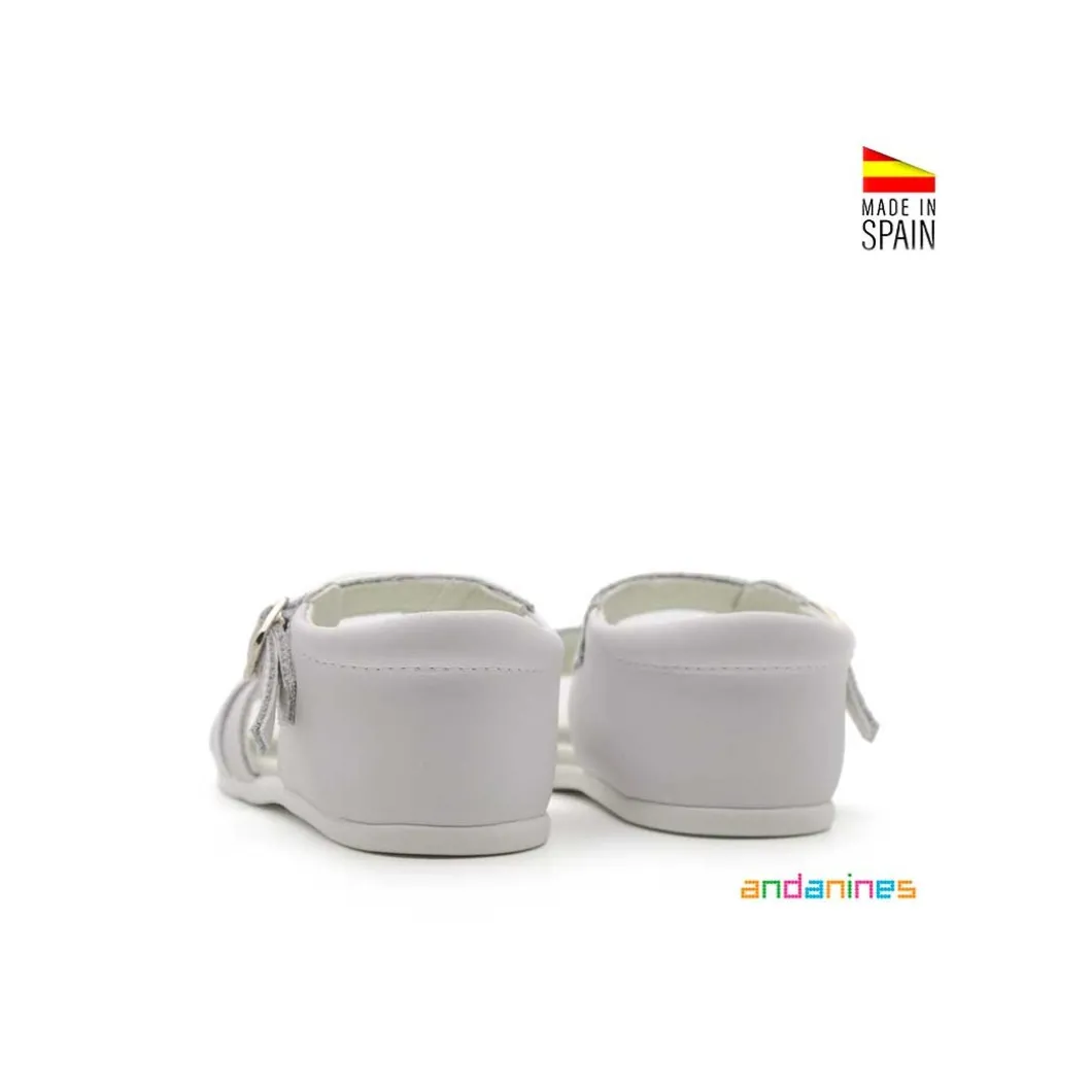 Sandalia blanca con talón cerrado