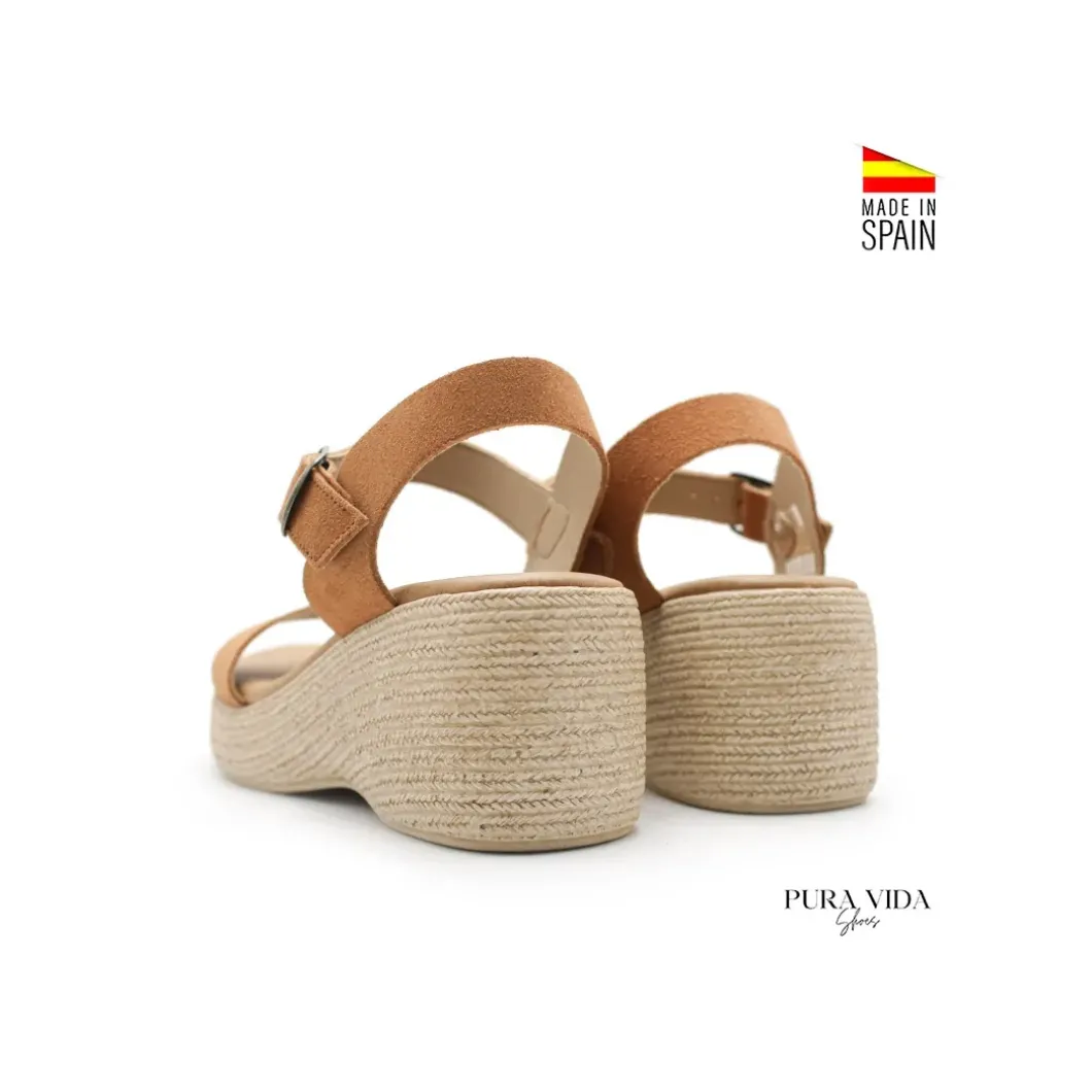 Sandalia camel de serraje con cuña