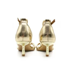 Sandalia dorada straps con tacón fino