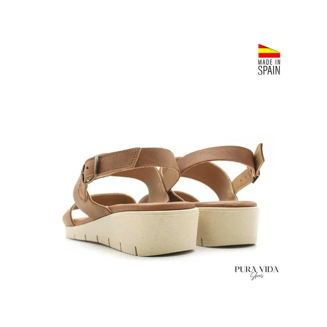 Sandalia light camel con cuña baja