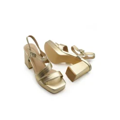 Sandalia metallic glow dorada con plataforma