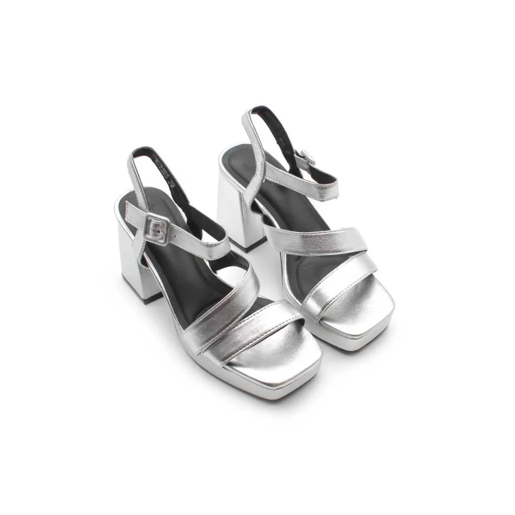 Sandalia metallic glow plata con plataforma