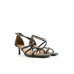 Sandalia negra straps con tacón fino