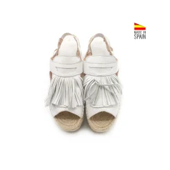 Sandalia plataforma blanca con flecos