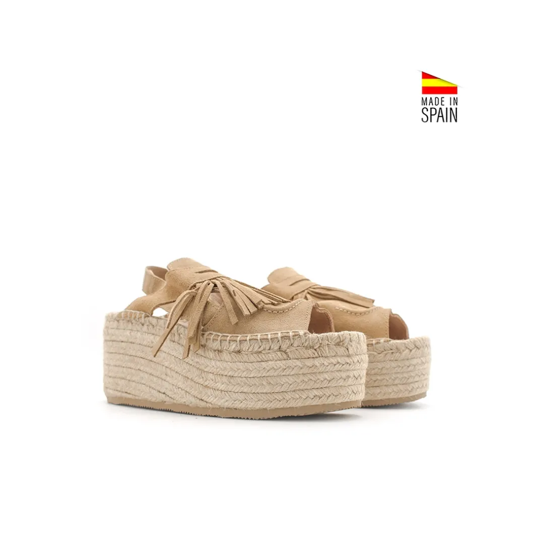 Sandalia plataforma camel con flecos
